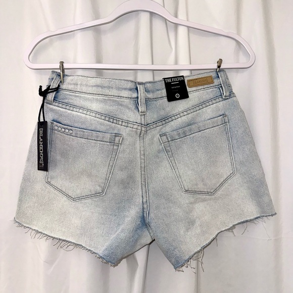 NWT Blank NYC The Fulton Roll Up Denim Shorts Womens Size 27 Light Blue Raw Edge - Picture 3 of 3